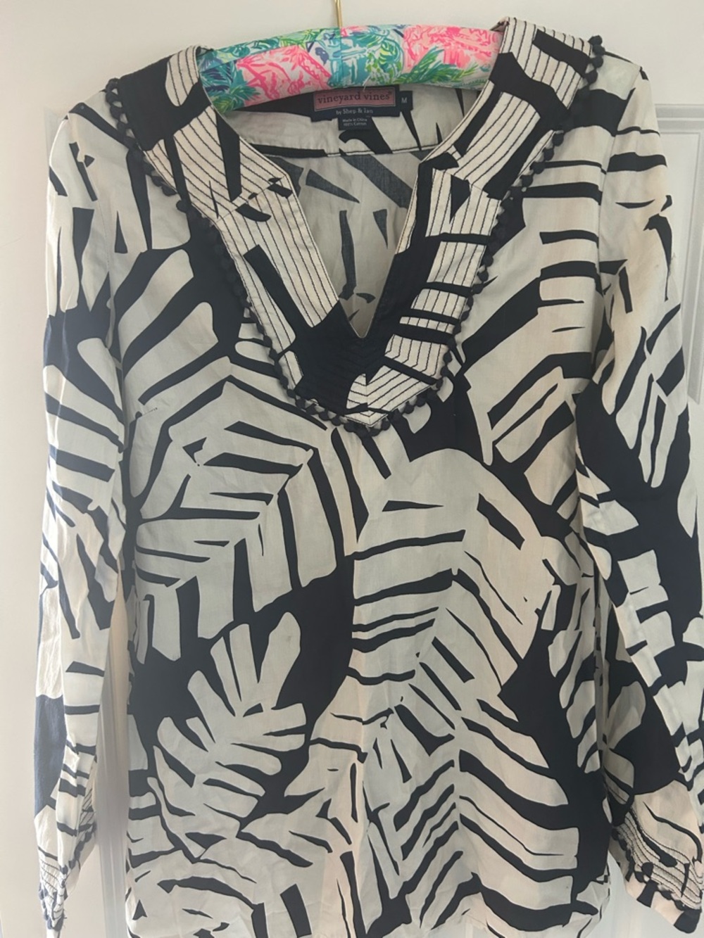 Vineyard Vines Shep & Ian Navy & White Leaf-Print V-Neck Tunic- women’s M